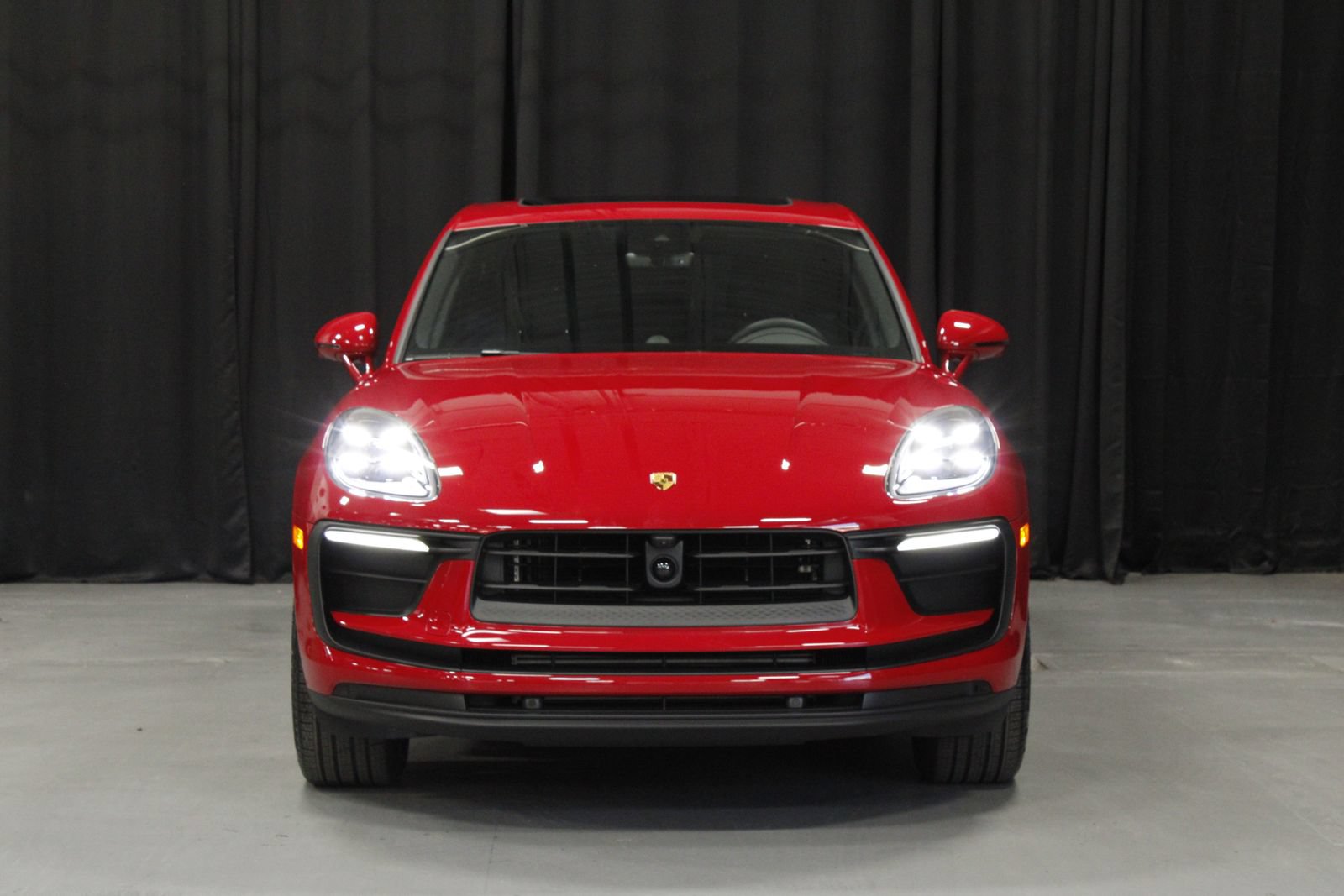 New 2026 Porsche Macan AWD/4WD image 8