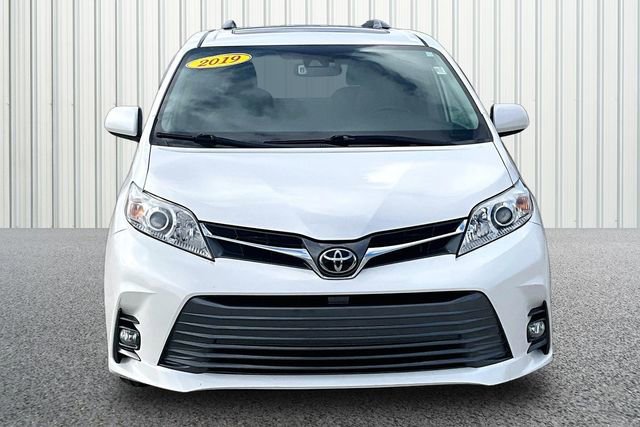 Used 2019 Toyota Sienna XLE w/ XLE Navigation Package image 3