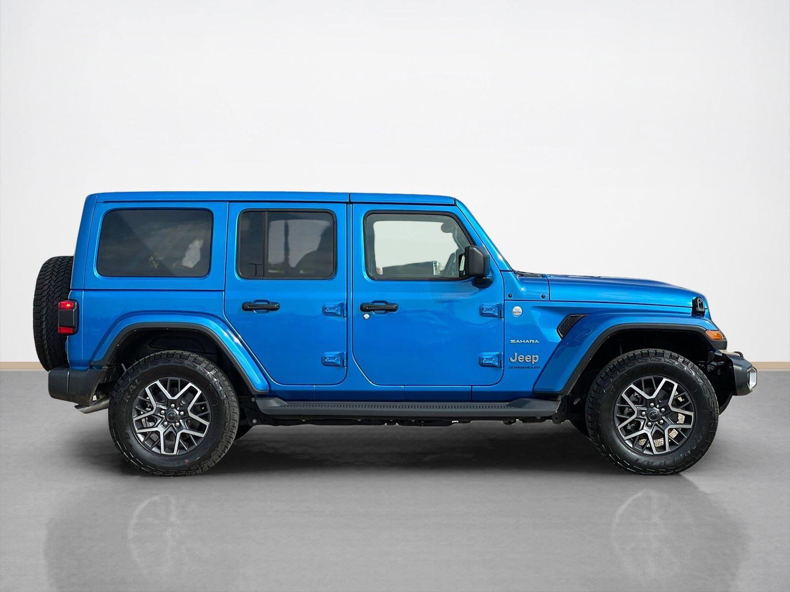 Used 2024 Jeep Wrangler Sahara w/ Safety Group image 8