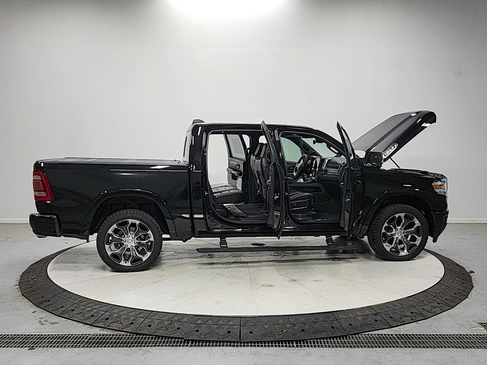 Used 2020 RAM 1500 Limited AWD/4WD image 16