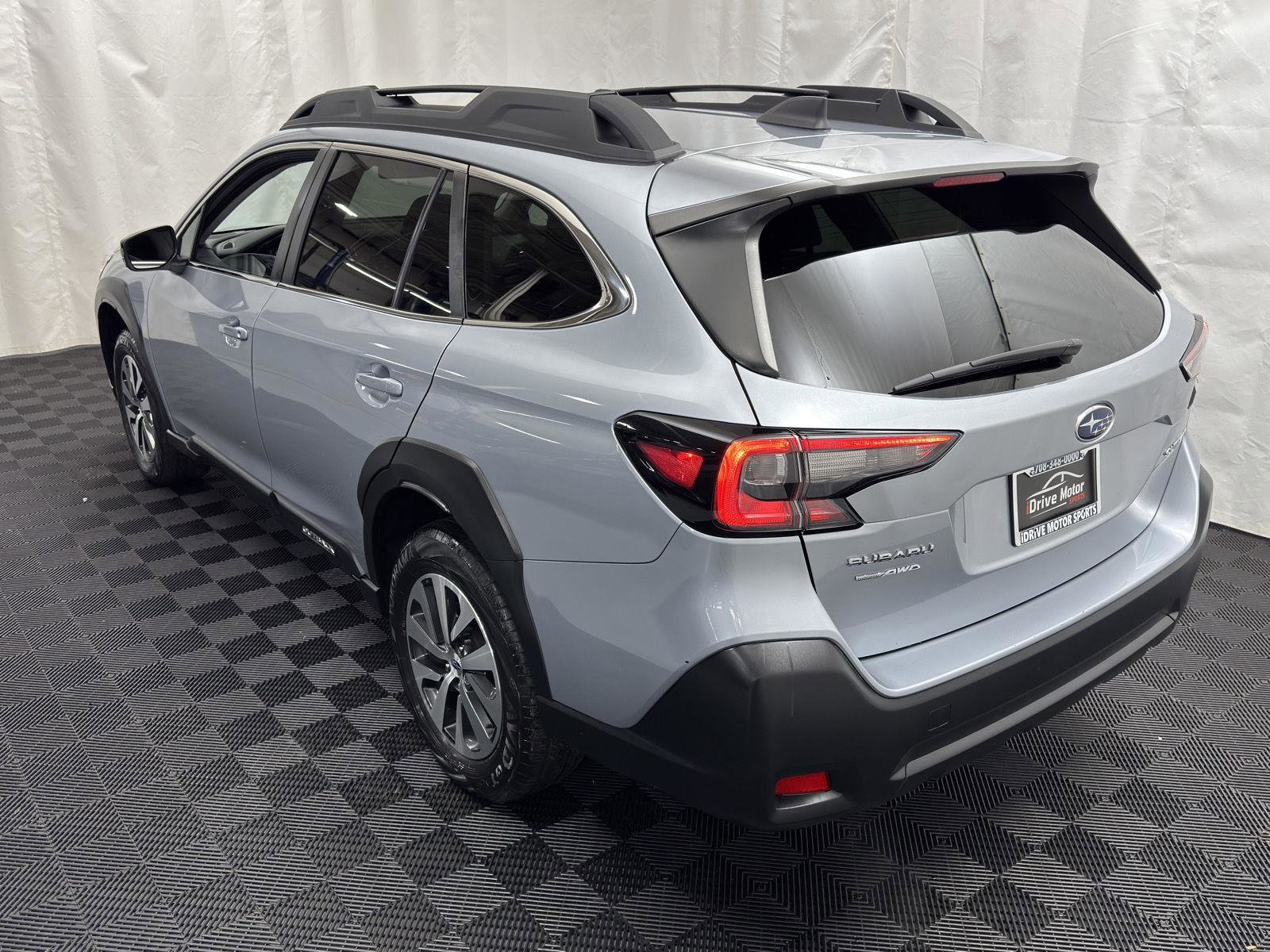 Used 2024 Subaru Outback Premium image 9