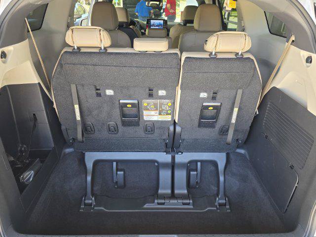 Certified 2024 Toyota Sienna XLE FWD image 13