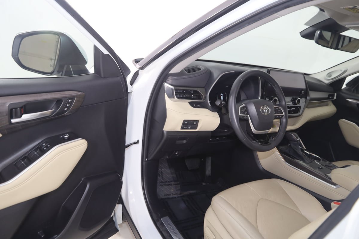 Used 2023 Toyota Highlander Limited AWD/4WD image 40