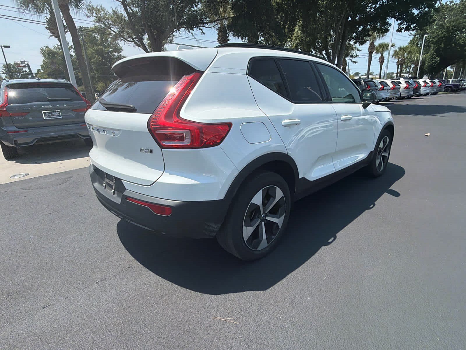 Used 2024 Volvo XC40 B5 Core AWD/4WD image 16
