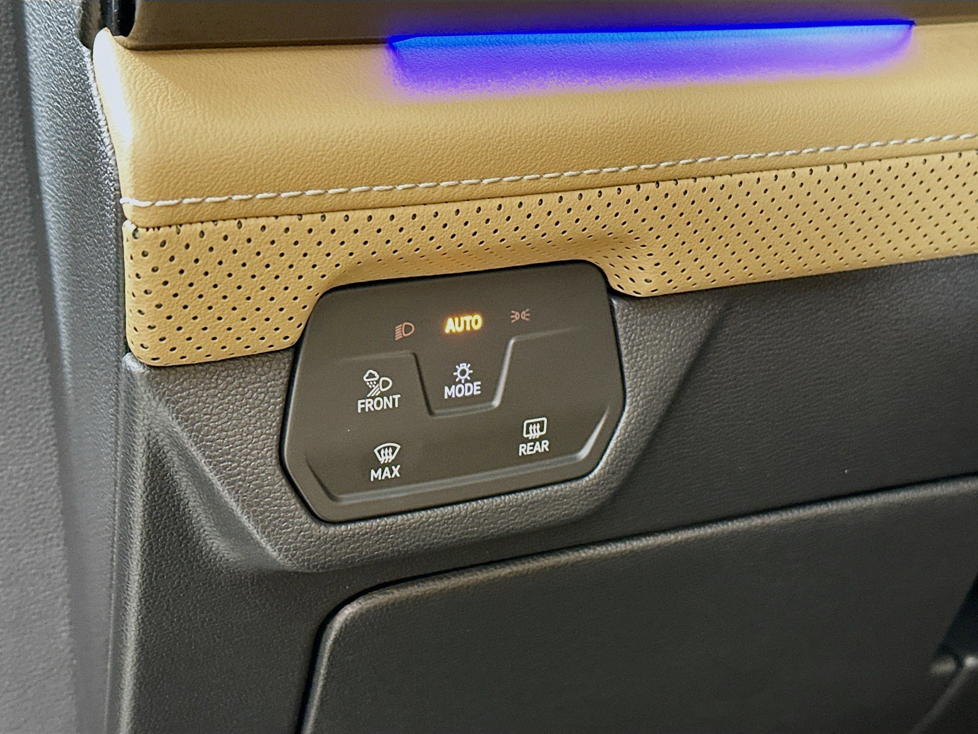 Used 2025 Volkswagen Atlas Cross Sport SEL R-Line image 10