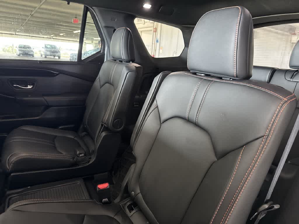 Used 2025 Honda Pilot TrailSport image 21