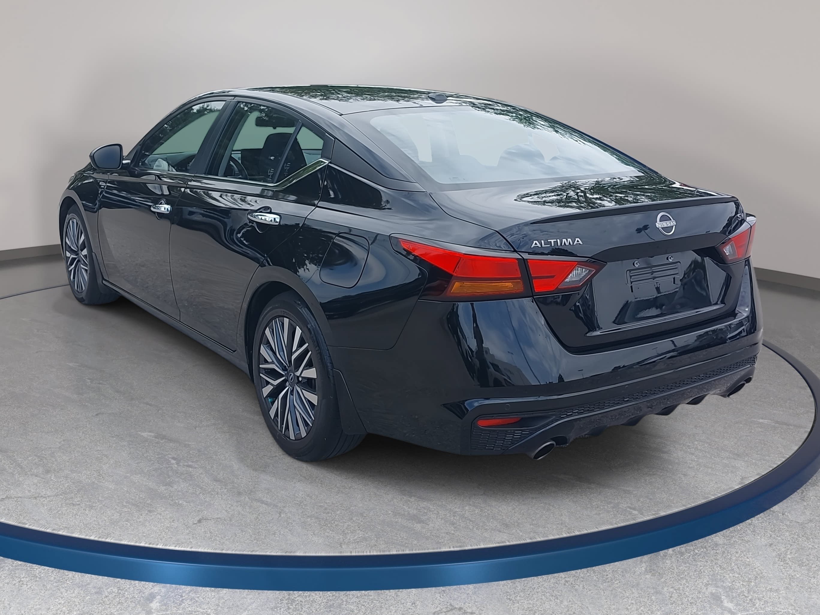 Used 2024 Nissan Altima 2.5 SV w/ SV Premium Package FWD image 7