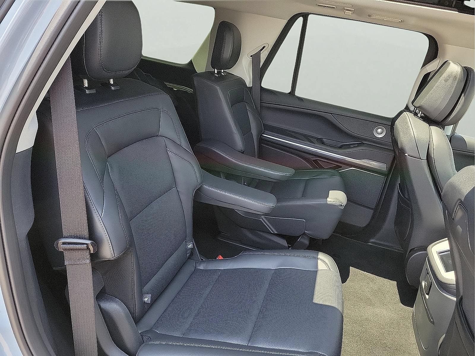 Used 2026 Lincoln Navigator Reserve AWD/4WD image 16