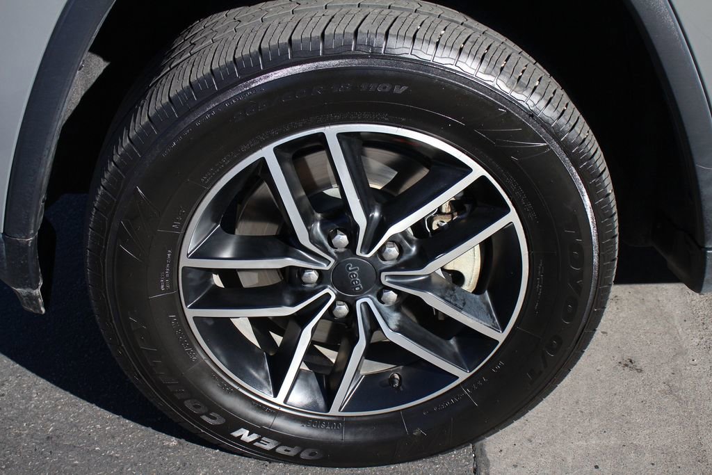 Used 2020 Jeep Grand Cherokee Trailhawk AWD/4WD image 14