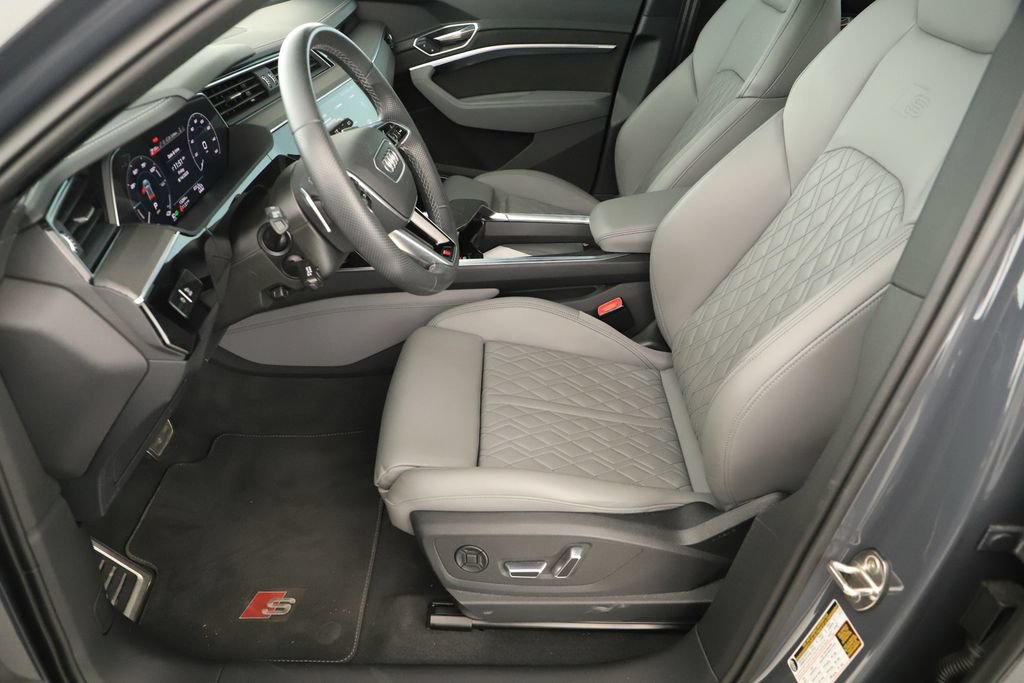 Certified 2024 Audi SQ8 e-tron Premium Plus w/ Black Optic Package AWD/4WD image 24
