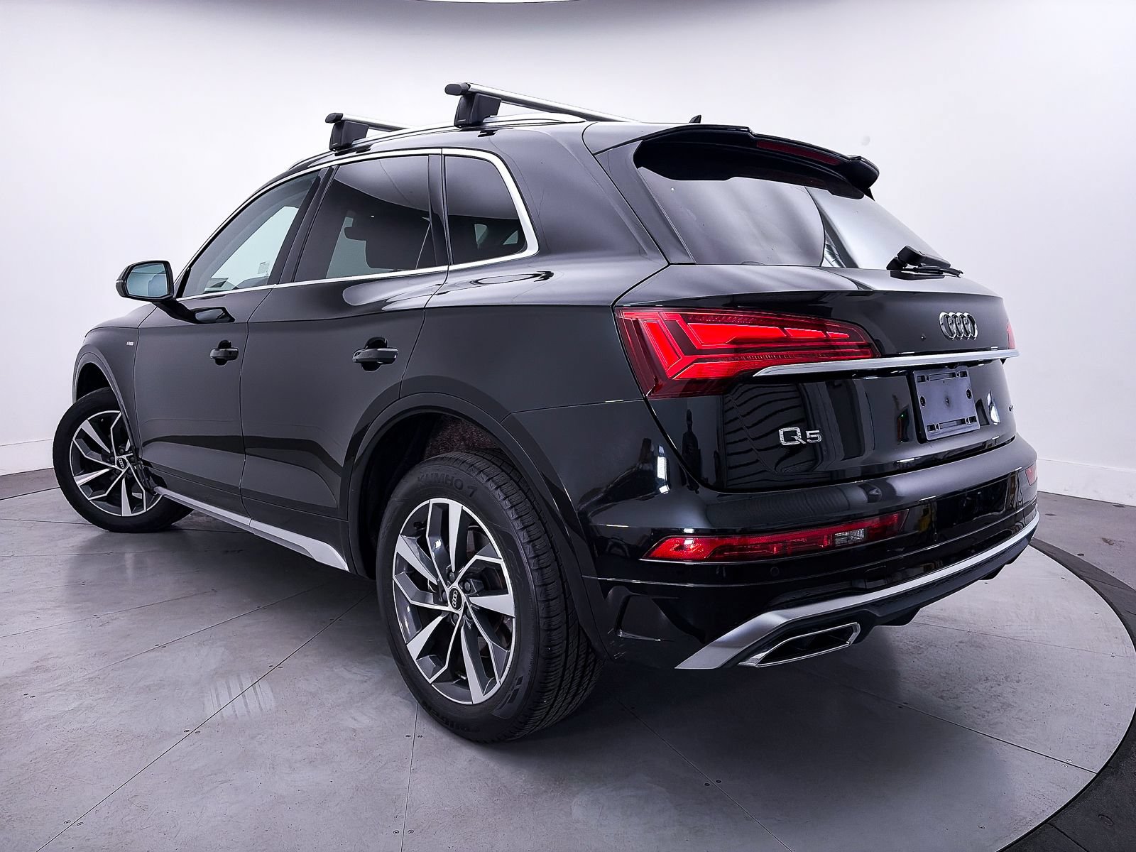Used 2023 Audi Q5 2.0T Premium w/ Convenience Package AWD/4WD image 2
