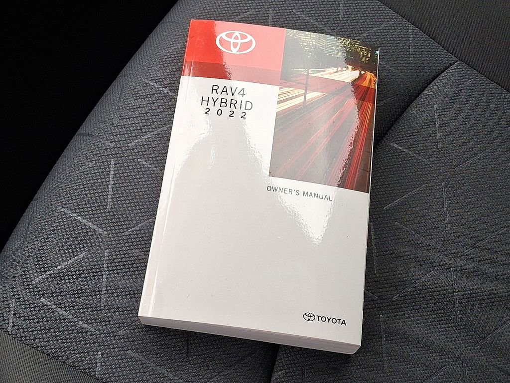 Used 2022 Toyota RAV4 XLE image 26