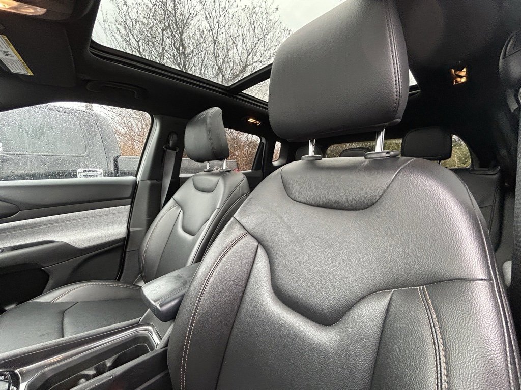 Used 2024 Jeep Compass Latitude w/ Sun and Sound Group image 15