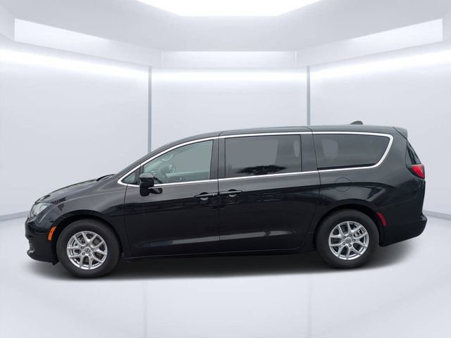 Used 2023 Chrysler Voyager LX FWD image 6