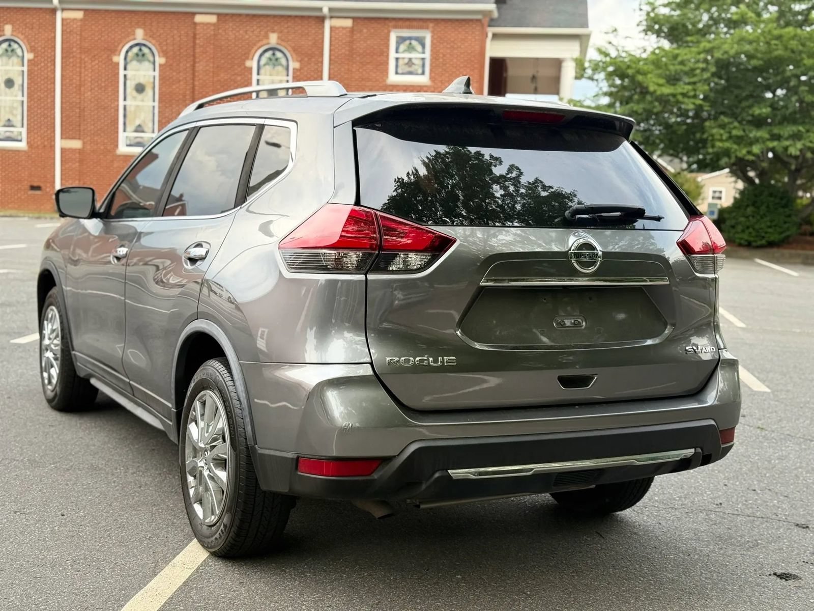Used 2017 Nissan Rogue SV AWD/4WD image 5