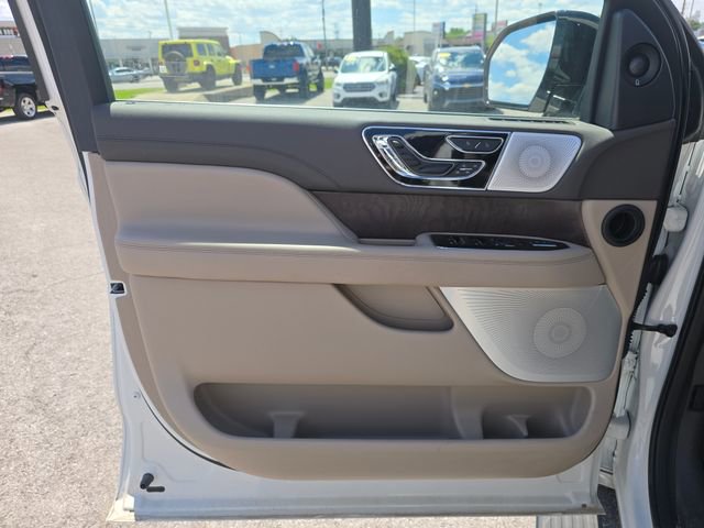 Used 2024 Lincoln Navigator L Reserve AWD/4WD image 11