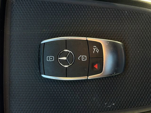 Used 2024 Mercedes-Benz GLB 250 4MATIC image 29