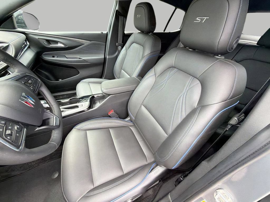 Used 2024 Buick Envista Sport Touring w/ Convenience I Package FWD image 17