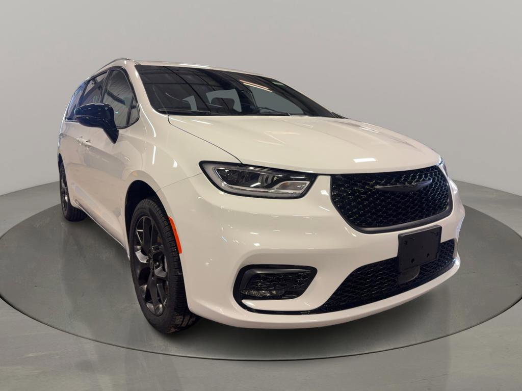 New 2026 Chrysler Pacifica Select w/ S Appearance Package image 1