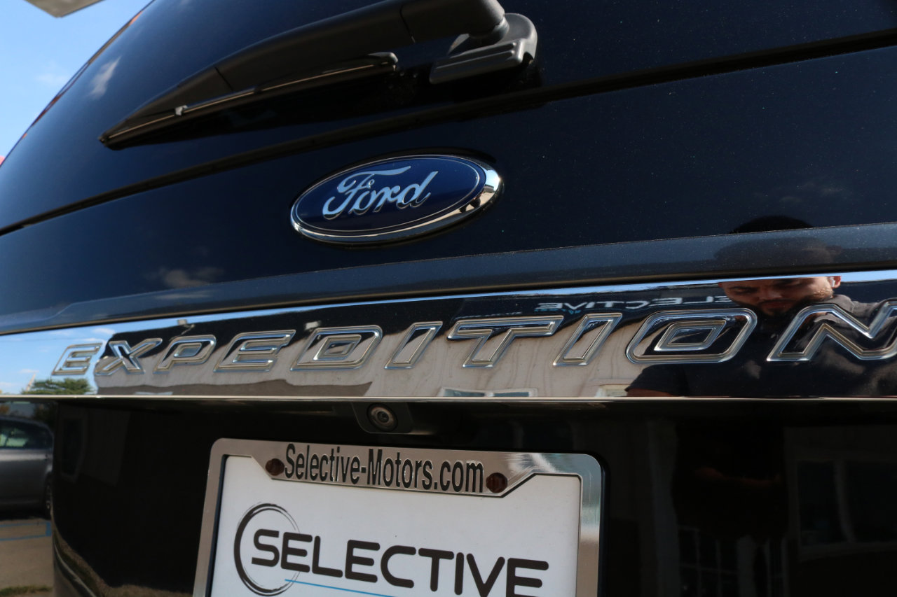 Used 2017 Ford Expedition XLT w/ Equipment Group 202A image 12