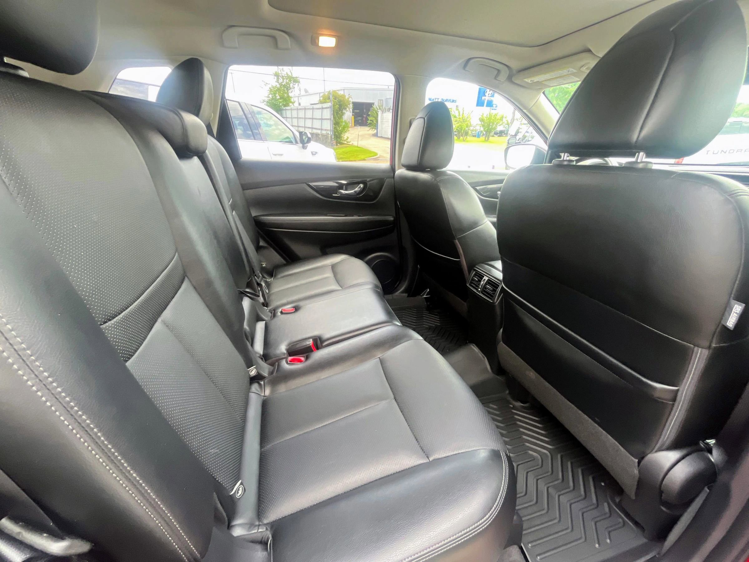 Used 2017 Nissan Rogue SL w/ SL Premium Package image 12