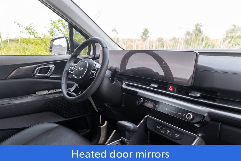 Used 2025 Kia Carnival SX w/ SX Dark Edition Package FWD image 12
