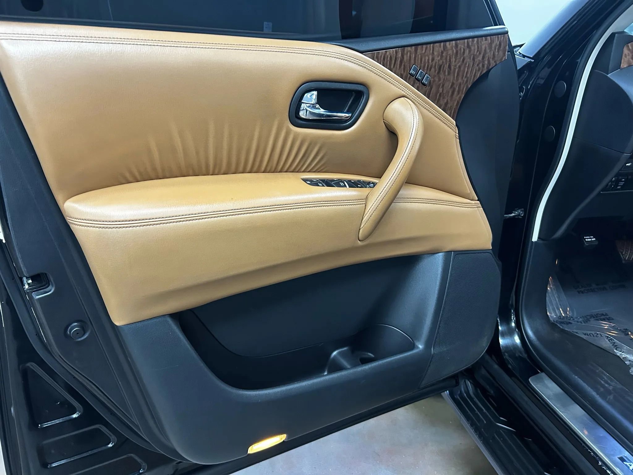 Used 2017 Nissan Armada Platinum image 13