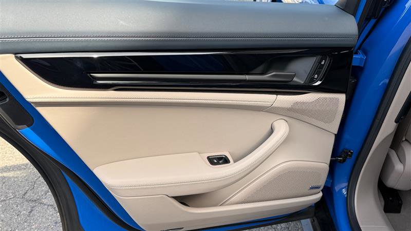 Used 2025 Porsche Panamera 4 image 18