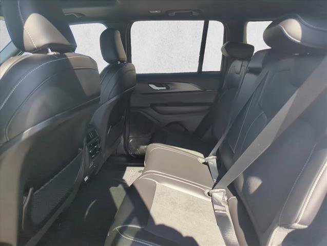 New 2025 Jeep Grand Cherokee Altitude image 13
