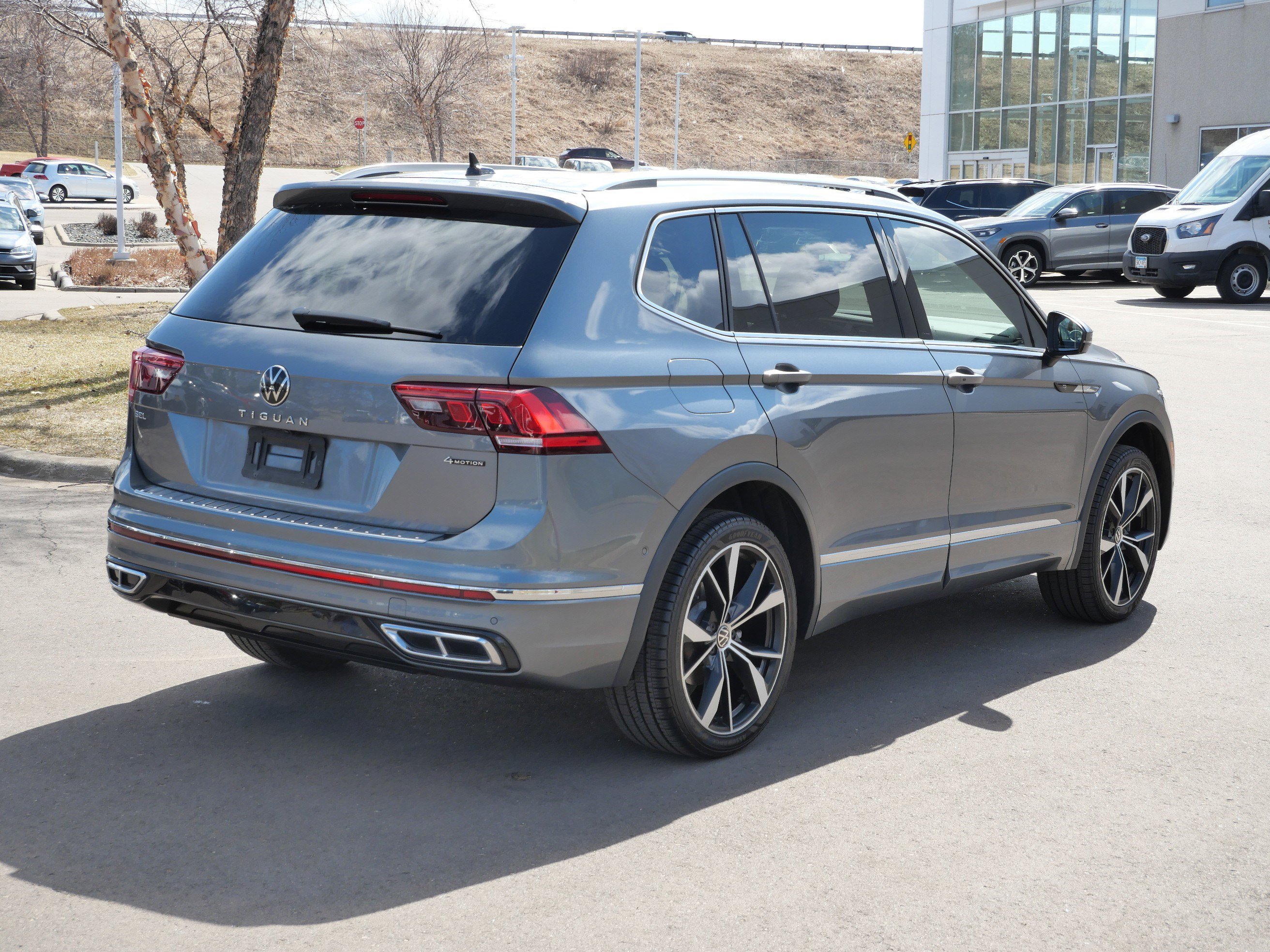 Used 2022 Volkswagen Tiguan SEL R-Line image 7