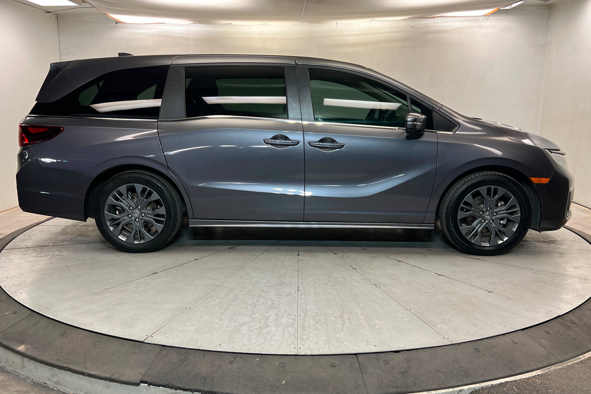 Used 2025 Honda Odyssey Touring image 7