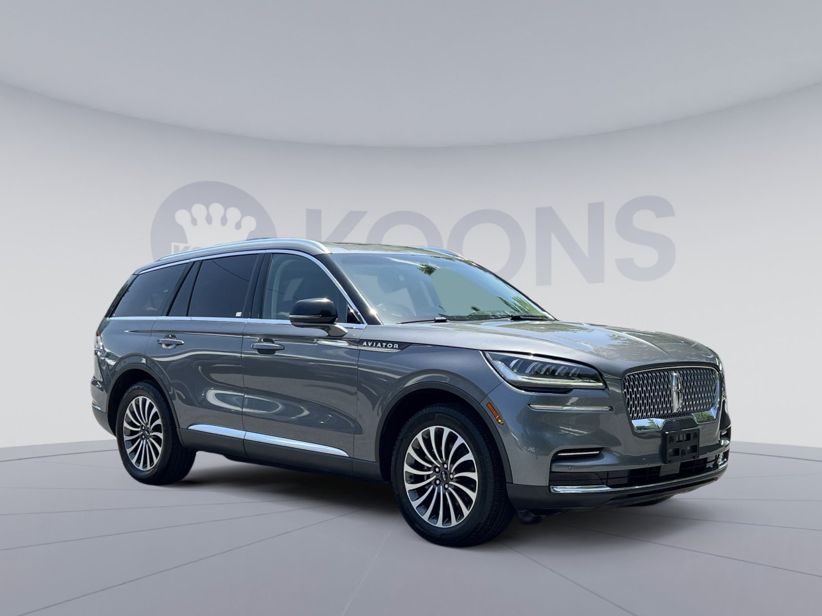 Used 2024 Lincoln Aviator Reserve AWD/4WD image 2