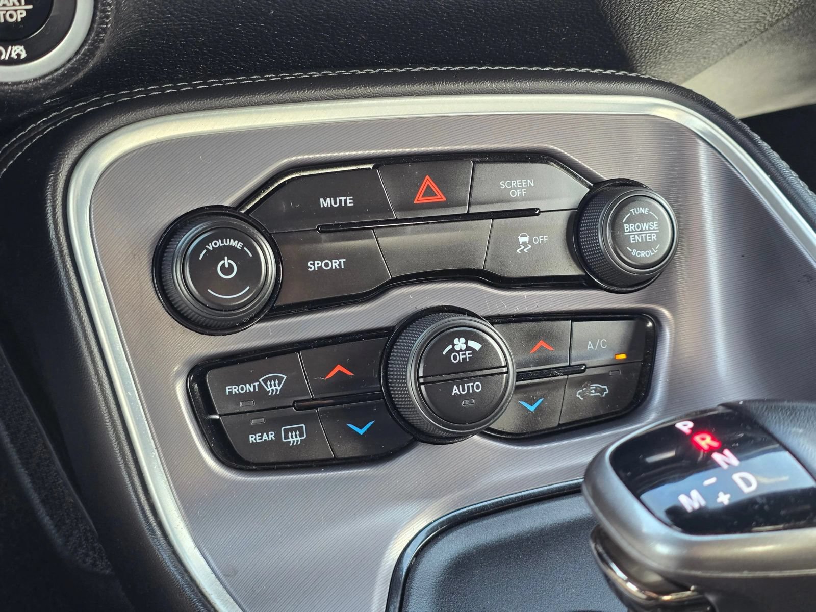 Used 2020 Dodge Challenger SXT RWD image 34