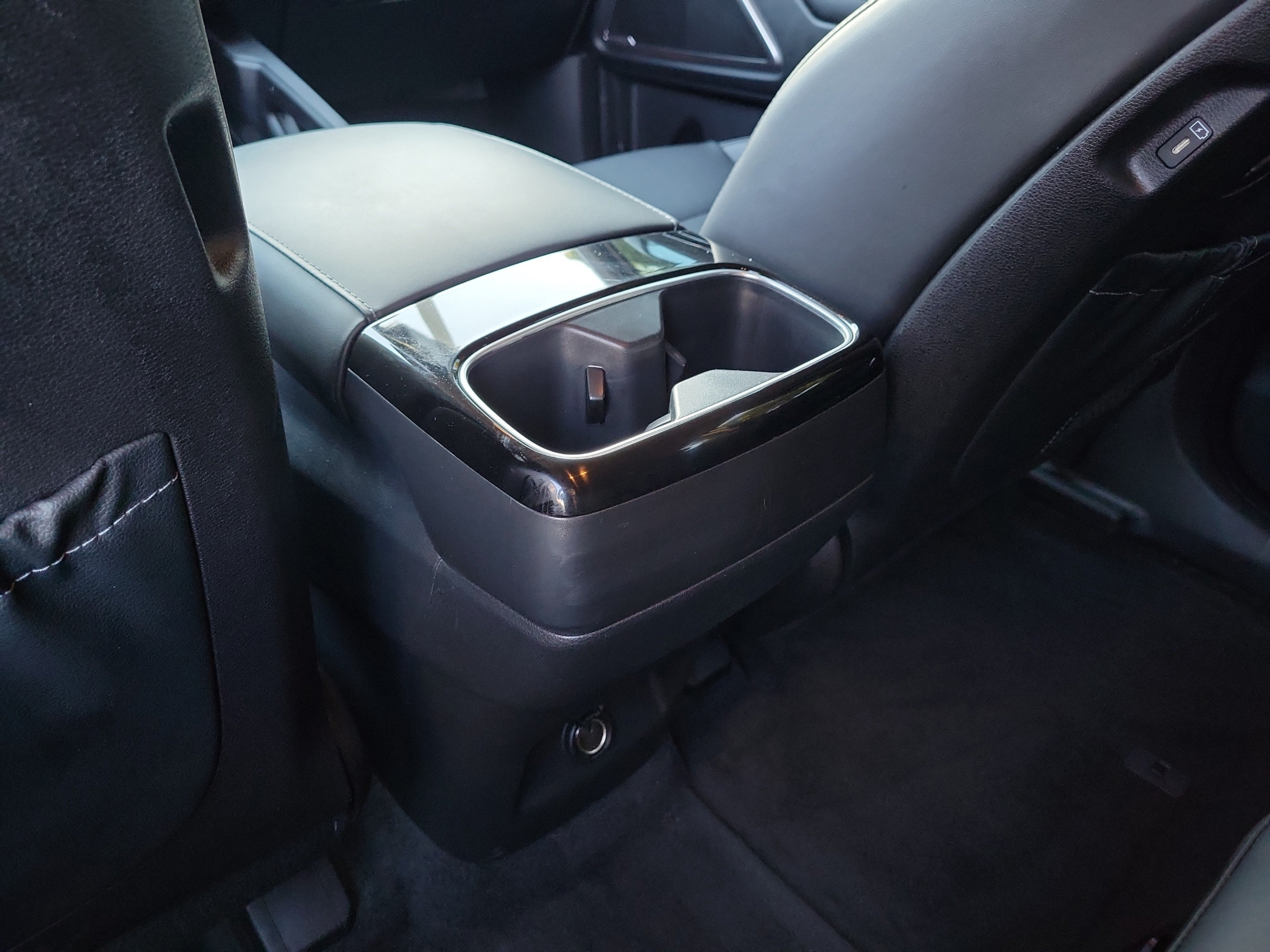 Certified 2025 Kia Telluride LX FWD image 12