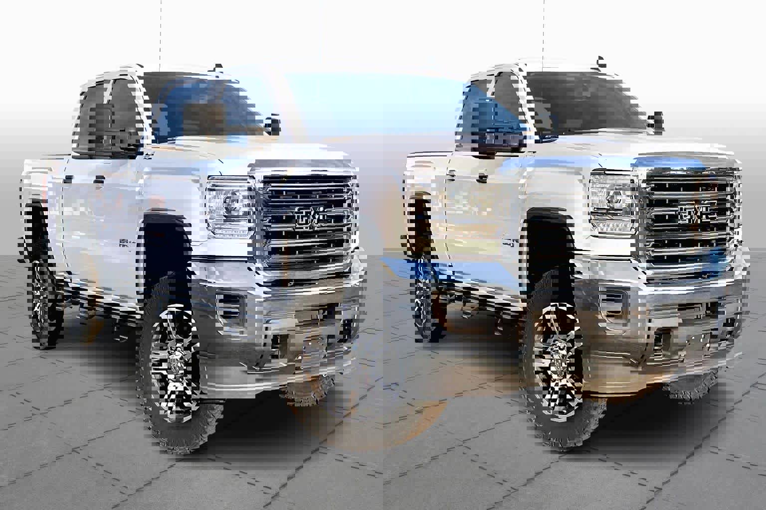 Used 2018 GMC Sierra 2500 4x4 Crew Cab w/ Sierra Convenience Package image 2