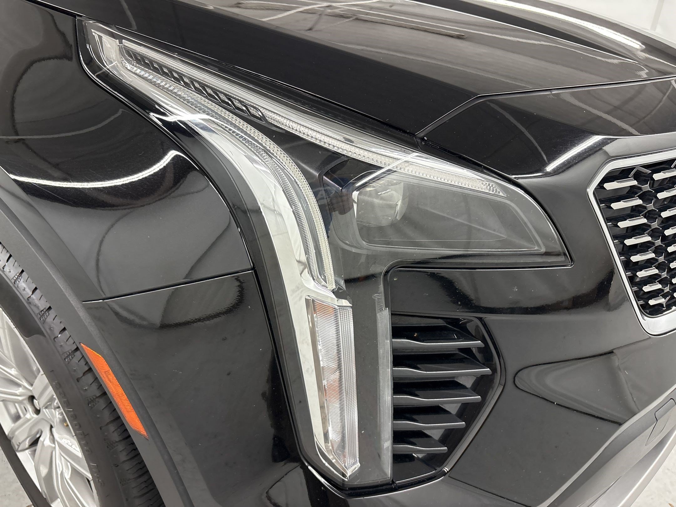Used 2022 Cadillac XT4 Premium Luxury w/ Safety Alert Package AWD/4WD image 11