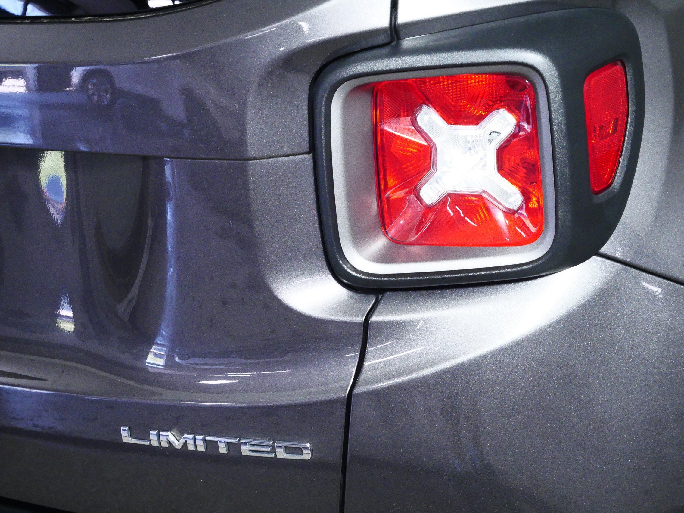 Used 2019 Jeep Renegade Limited AWD/4WD image 17