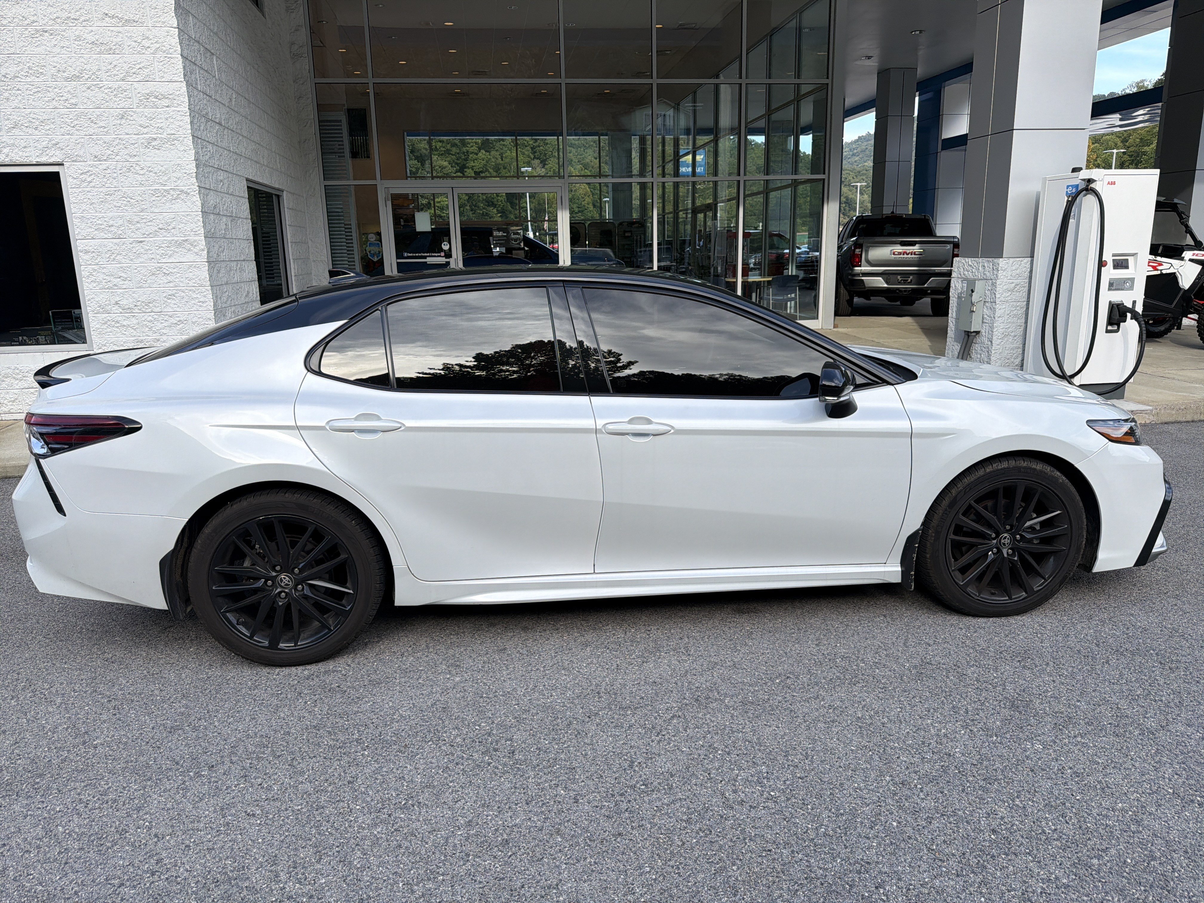 Used 2024 Toyota Camry XSE w/ Cold Weather Package FWD image 9