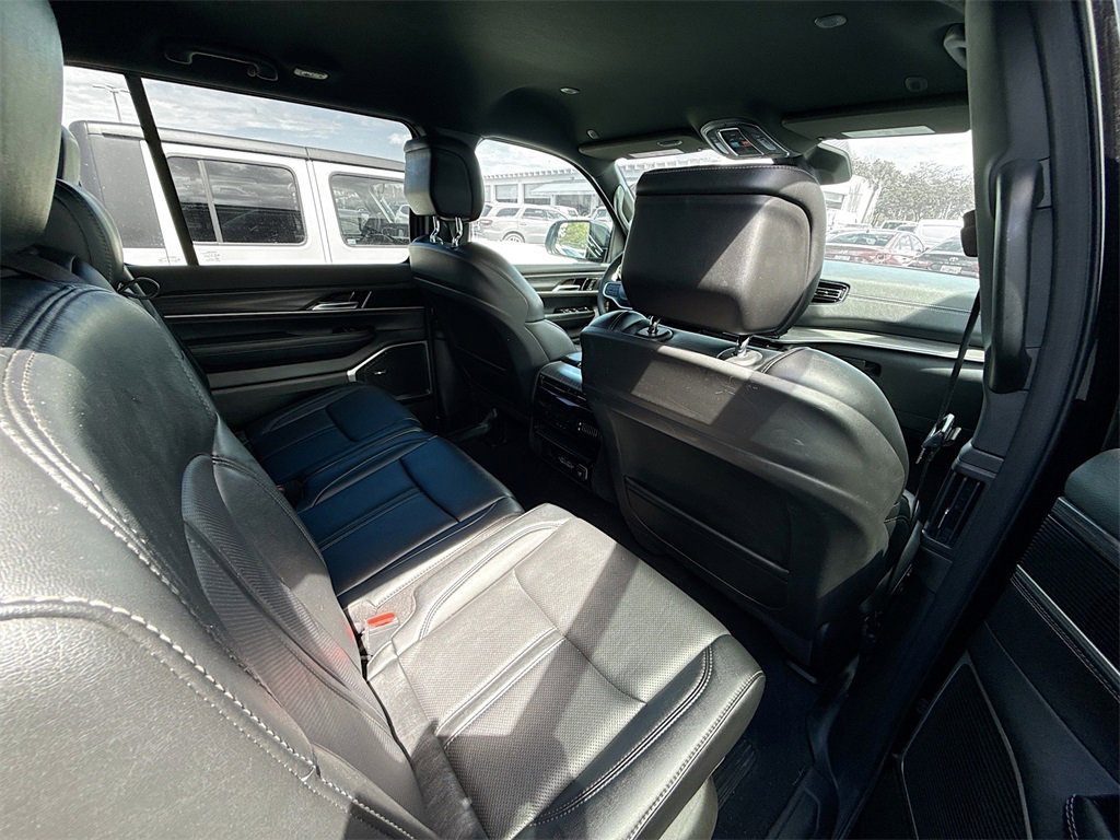 Used 2023 Jeep Wagoneer L Series II image 27