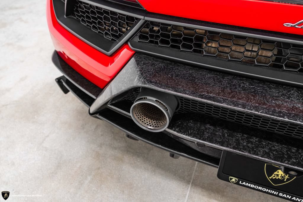 Used 2018 Lamborghini Huracan Performante AWD/4WD image 21