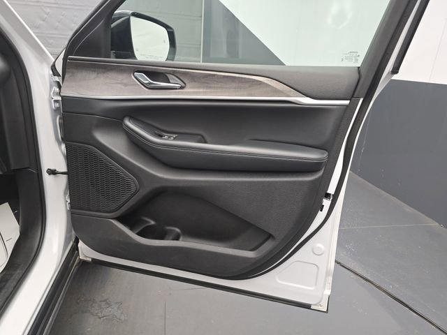 Used 2024 Jeep Grand Cherokee Limited image 52