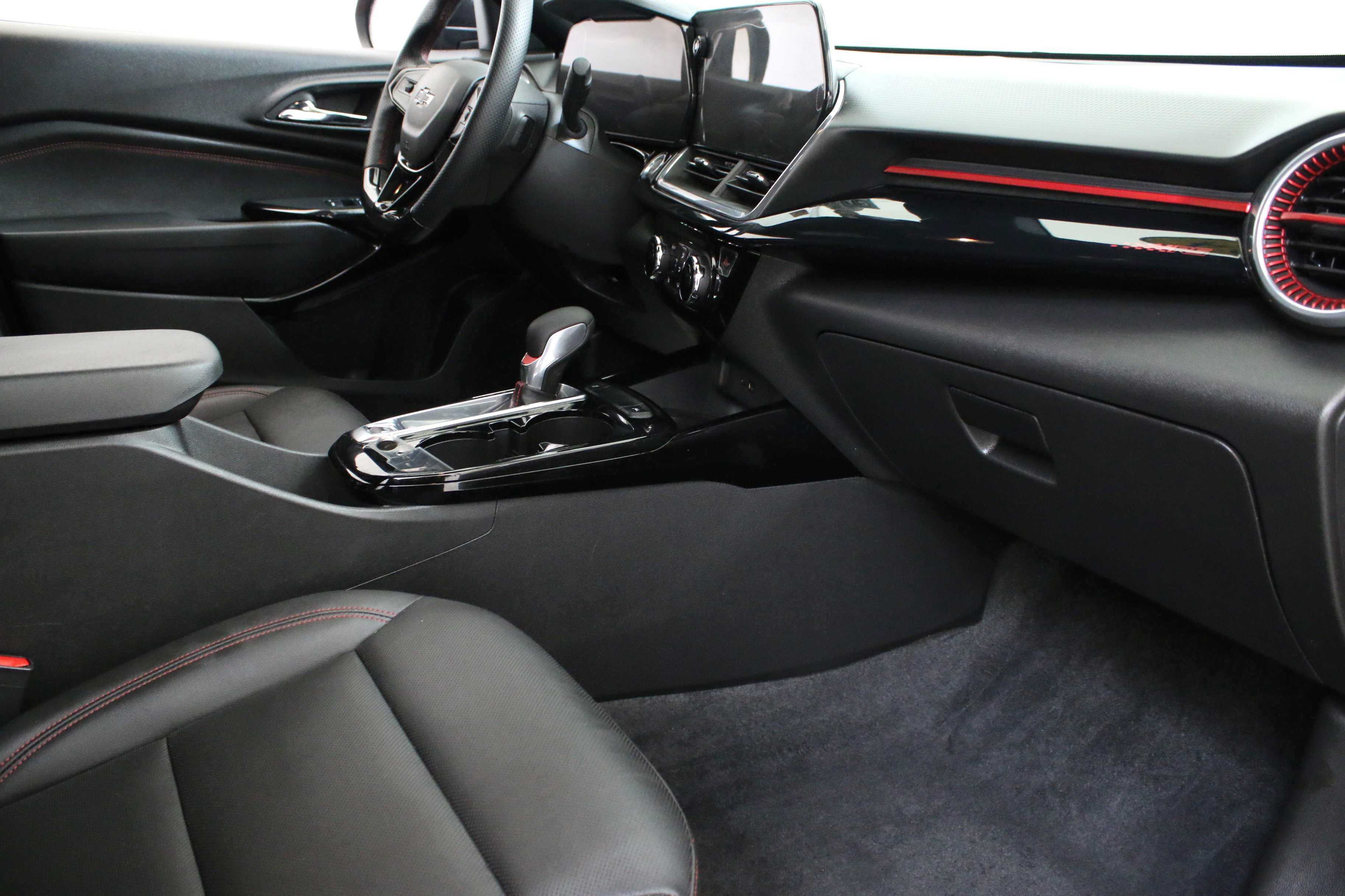 Used 2024 Chevrolet Trax RS w/ Sunroof Package image 29