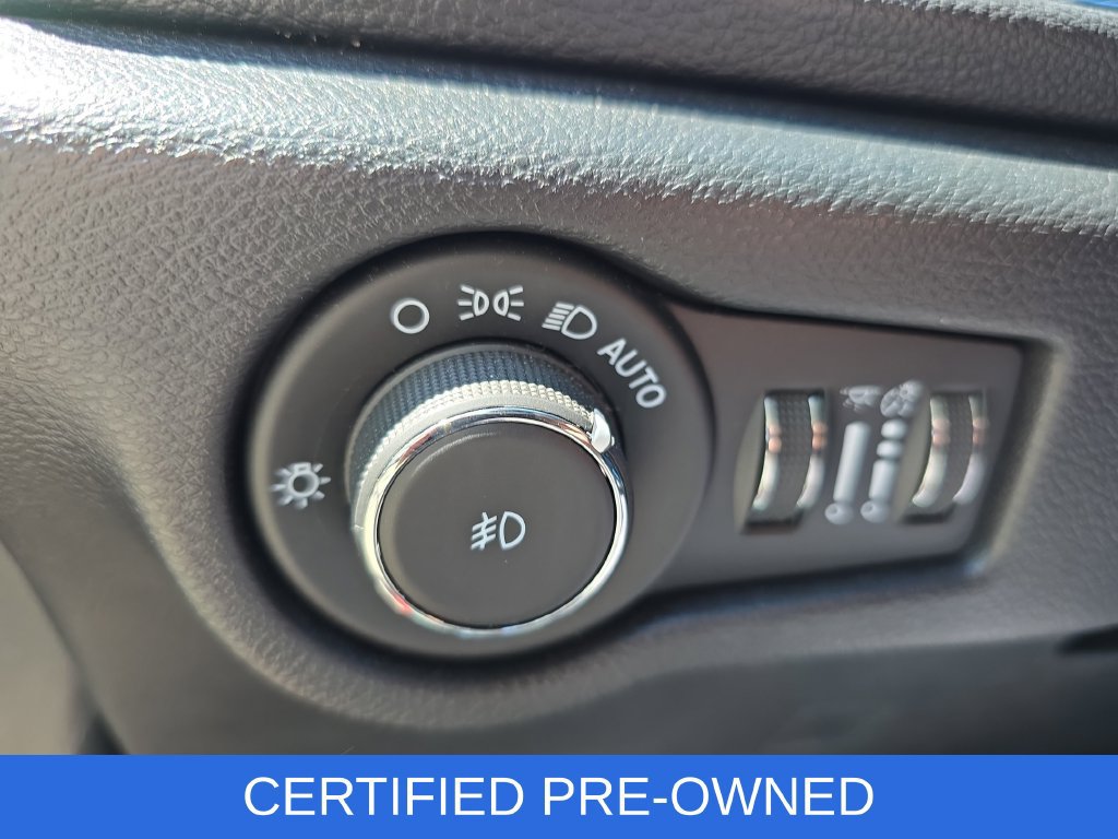 Used 2025 Chrysler Pacifica Limited FWD image 26