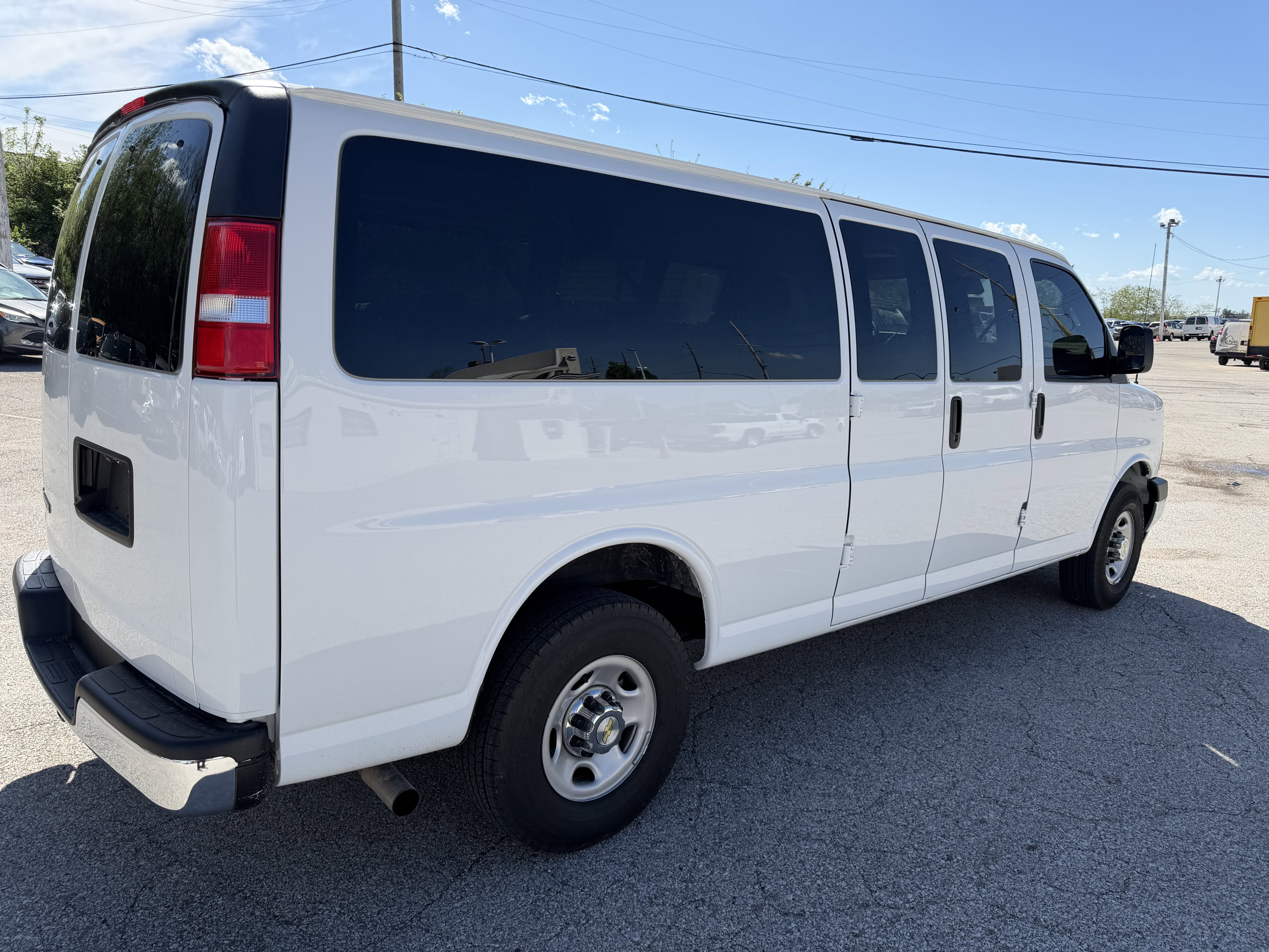 Used 2024 Chevrolet Express 3500 LT w/ LT Preferred Equipment Group RWD image 7