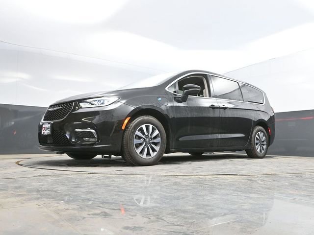 Used 2023 Chrysler Pacifica Touring-L FWD image 45