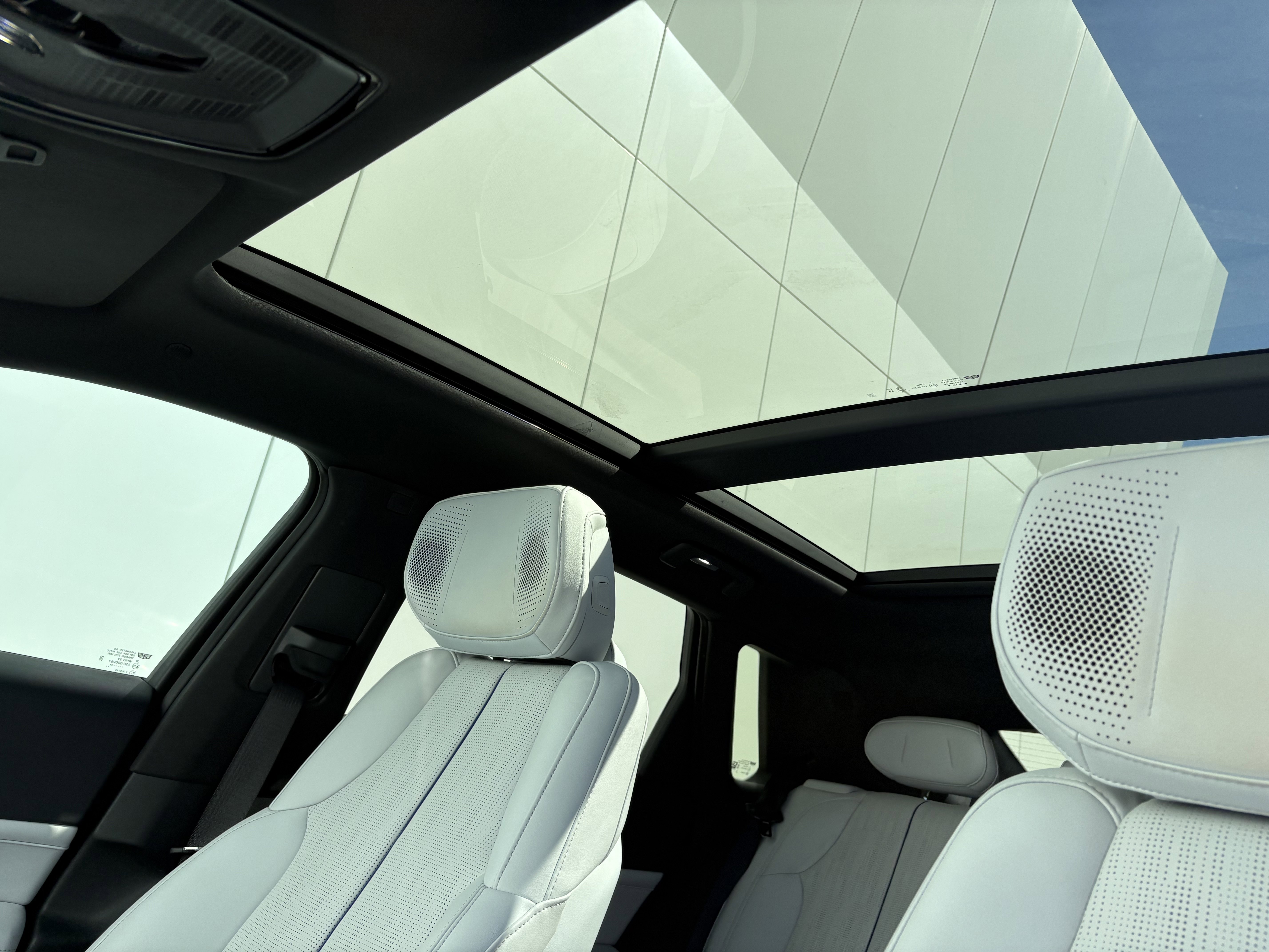 Used 2024 Cadillac Lyriq Luxury image 15