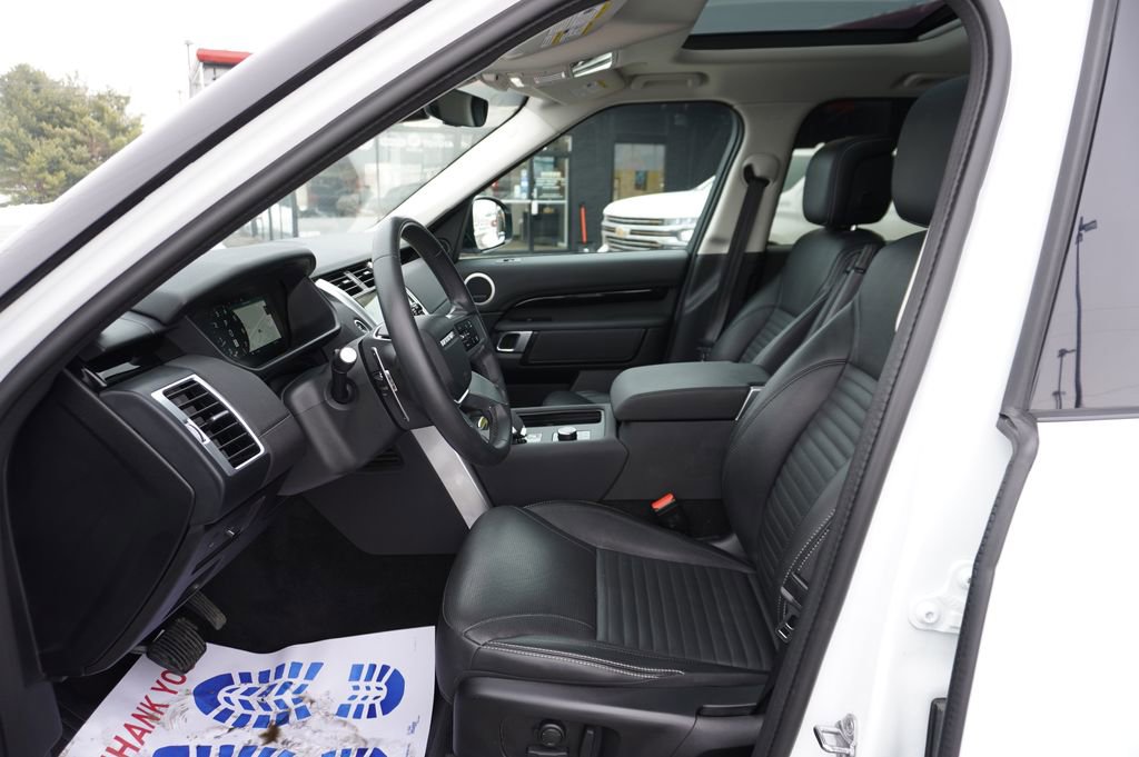 Used 2024 Land Rover Discovery S image 23