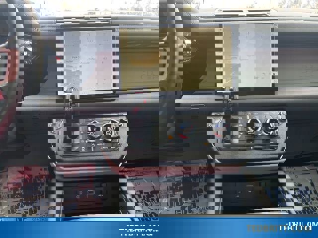 Used 2024 Land Rover Defender 110 SE image 30