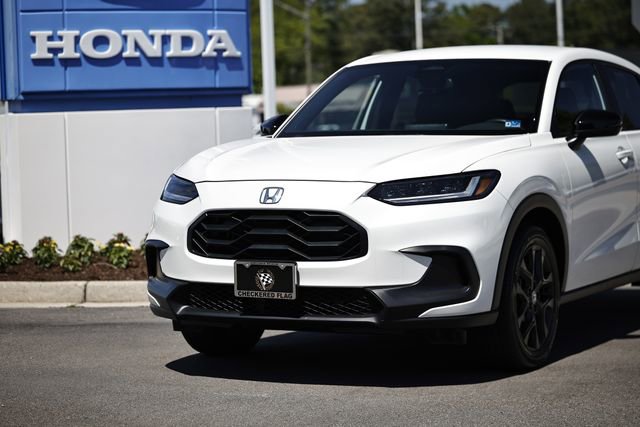 Used 2025 Honda HR-V Sport image 2