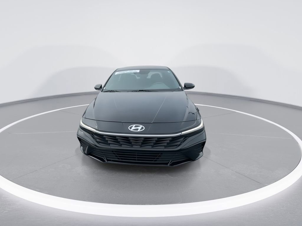 Used 2024 Hyundai Elantra SE image 3